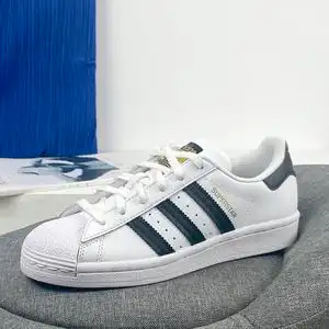 阿迪女鞋贝壳头金