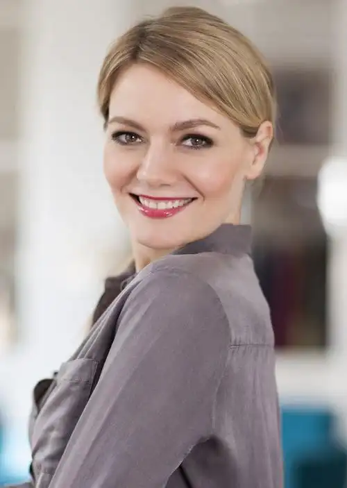 p>玛蒂娜·希尔(martina hill),1974年7月14日出生于德国柏林,并在