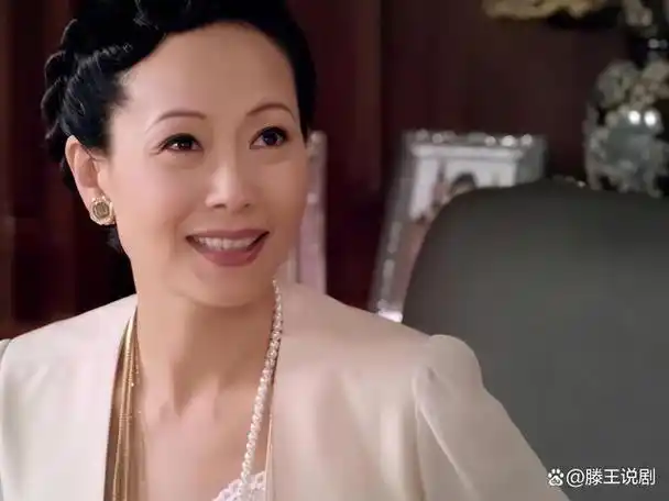 回顾演员叶童:结婚35年,丈夫梅开8度也不离婚,她的精明你不懂