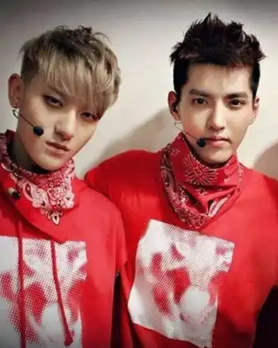 图昔日吴亦凡和黄子韬合照被扒如今互提对方显尴尬