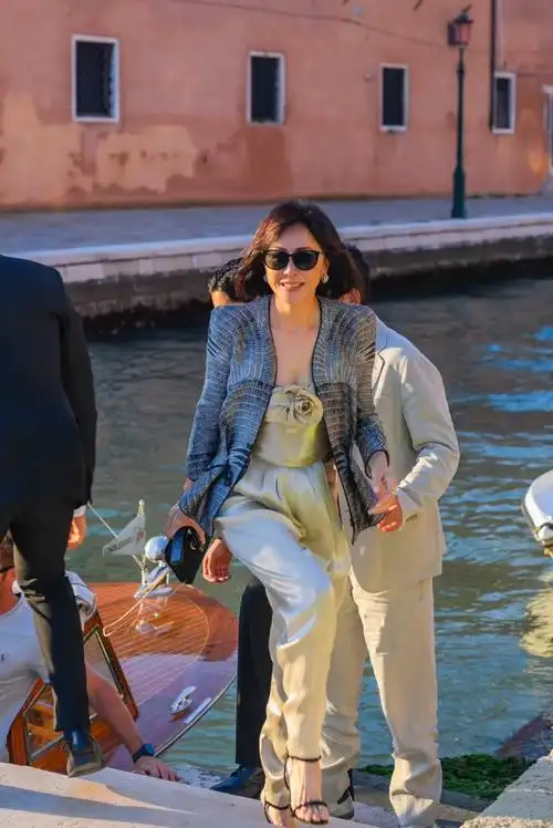 梁朝伟刘嘉玲高调撒糖乘游艇游威尼斯水城超浪漫胡歌李安也到场