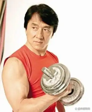 成龙69岁状态极佳,手臂肌肉线条明显,大哥永远是我们的偶像