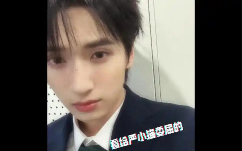 严浩翔|老师 以后在有这种活动 麻烦提前给我们家小猫说好 不然委屈的