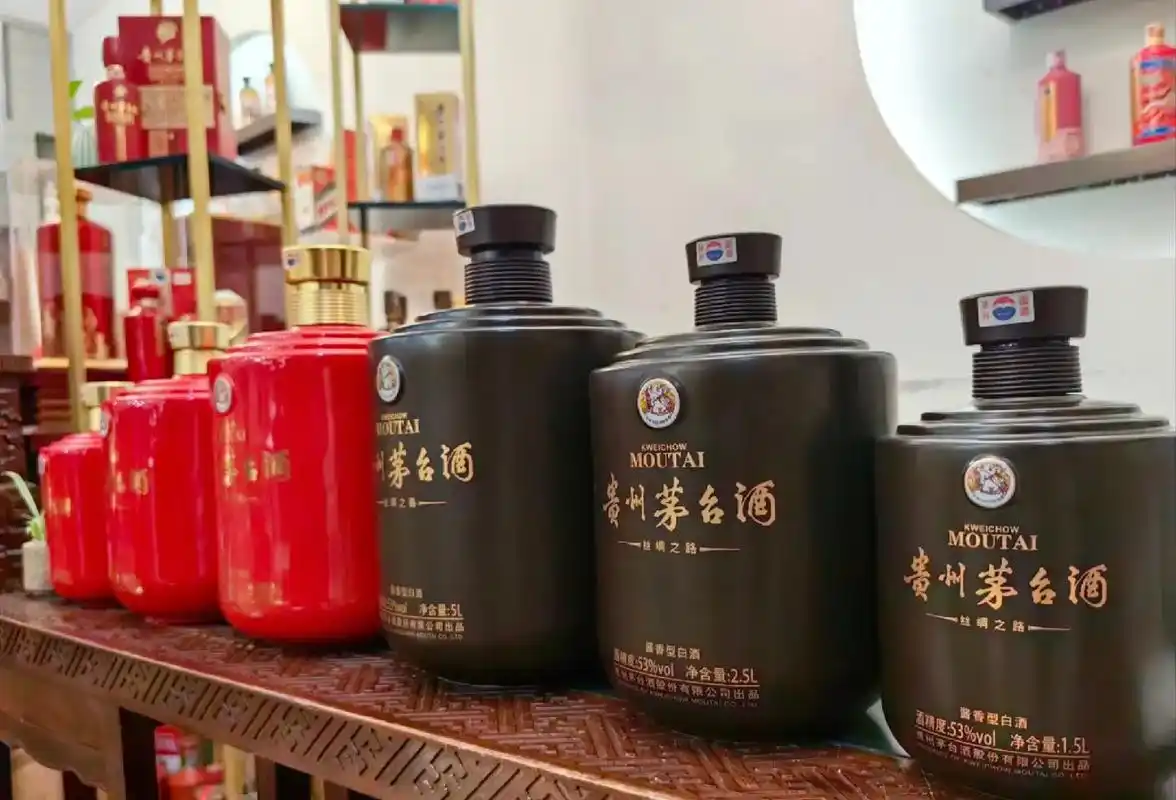 丝绸之路大全套.这款酒分别有1.5l,2.5l,5l三种规格 - 抖音