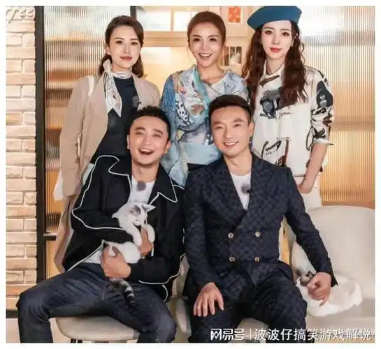 央视主持李思思老公首次露脸:皮肤黝黑,50岁上下,贵族公子哥