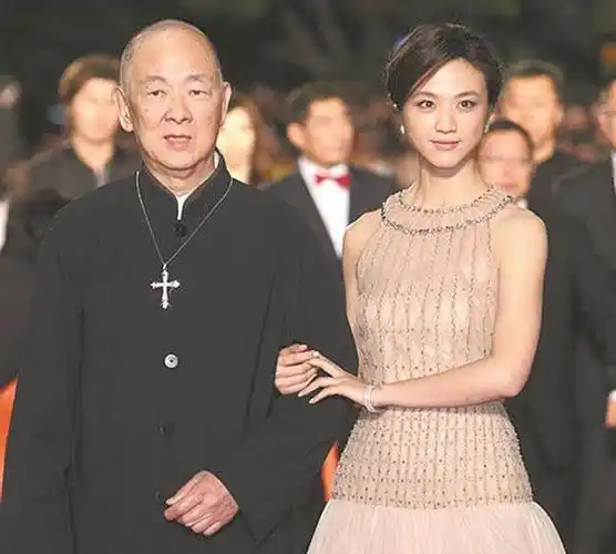 王羽:片酬比李小龙还高,年轻时提携成龙,老了喊话谢贤爬去见他_周星驰