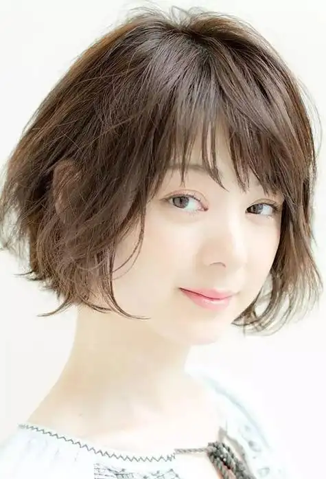 四方脸女人适合烫什么发型 四十左右女性短头发造型