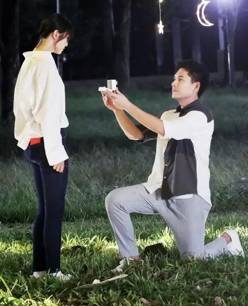 王传一拍戏分居妻女2个月 戏里亲密动作被罚钱已欠8万