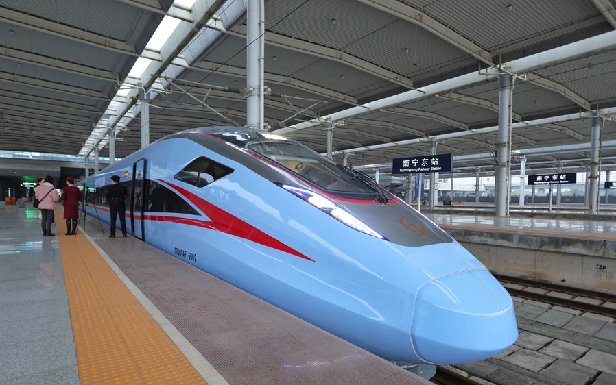 新型"复兴号"正式运营,国际网友热议:为何中国高铁能领跑世界