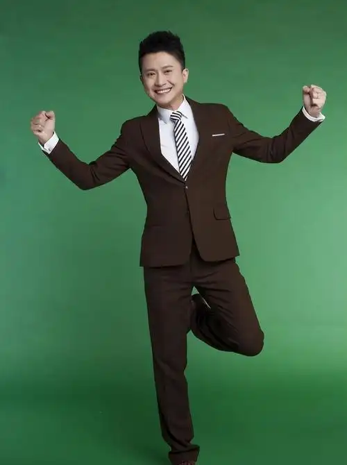 杨帆个人资料:娶平凡妻子生一女,上升期身患重病,如今一家三口非常