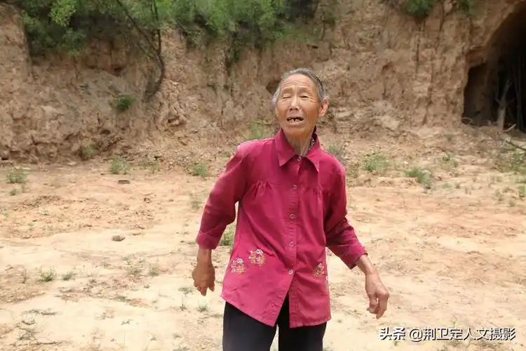 66岁农村老人家藏"钱罐罐",有件事让她心有余悸,看发生了什么