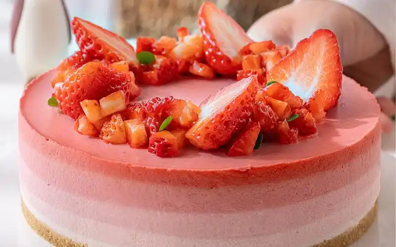 草莓渐变慕斯蛋糕|免烤箱零难度,清甜草莓味,好好吃