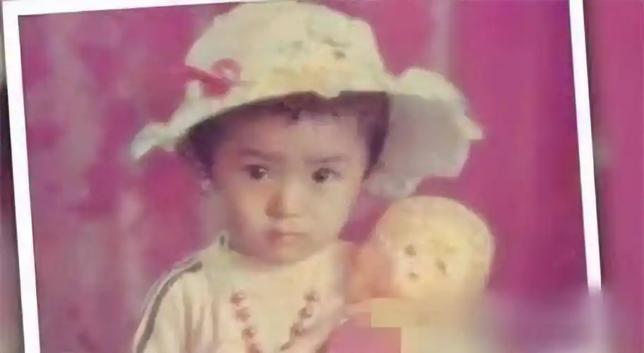 (赵丽颖儿时照片)但命运早已为她安排好了一切.