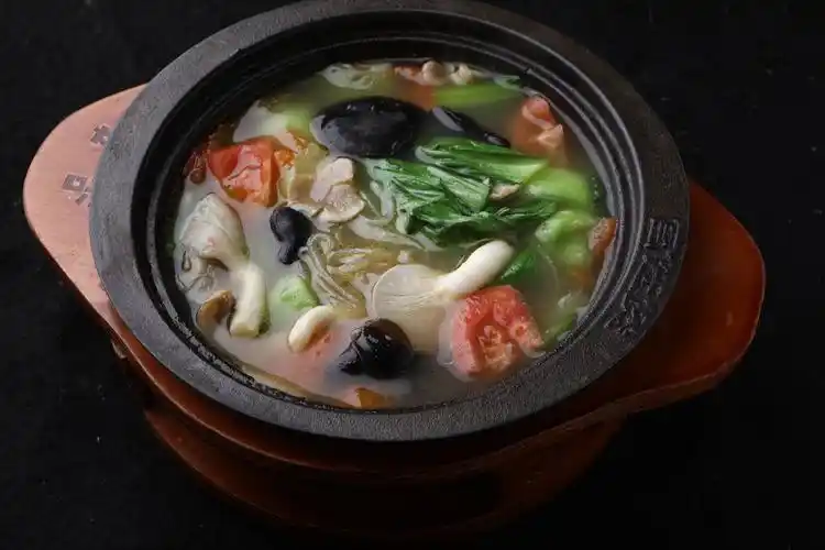 爆味小地锅:大暑吹着空调吃地锅,真是快哉~_砂锅