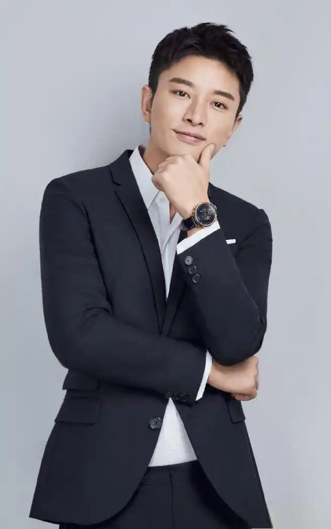 贾乃亮离婚:活得通透 离开李小璐的贾乃亮,重生了一样,在感情上不钻