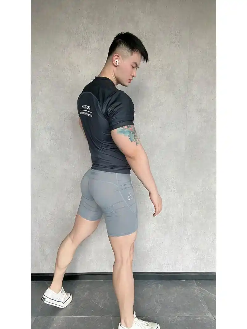 男生穿紧身裤也可以很好看