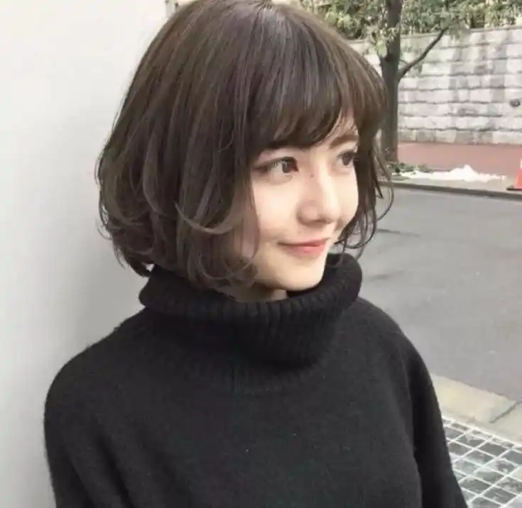 50岁白发太多适合什么发型?试试这三种方法,时尚减龄又显气质