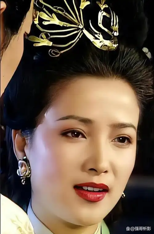 "古典美女"何晴:弃同居5年刘威,插足许亚军婚姻,今大病初愈