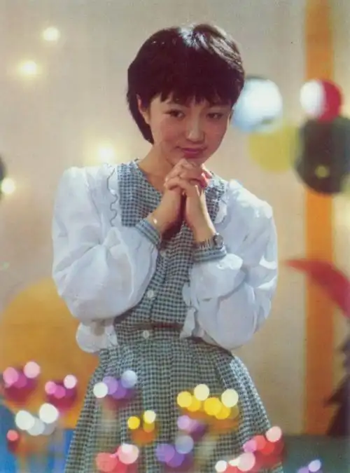 回顾歌手程琳8岁登台13岁走红56岁仍未婚和养女相依为命