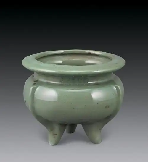【清 龙泉窑三足炉】拍卖品_图片_价格_鉴赏_清代单色釉瓷器_雅昌艺术