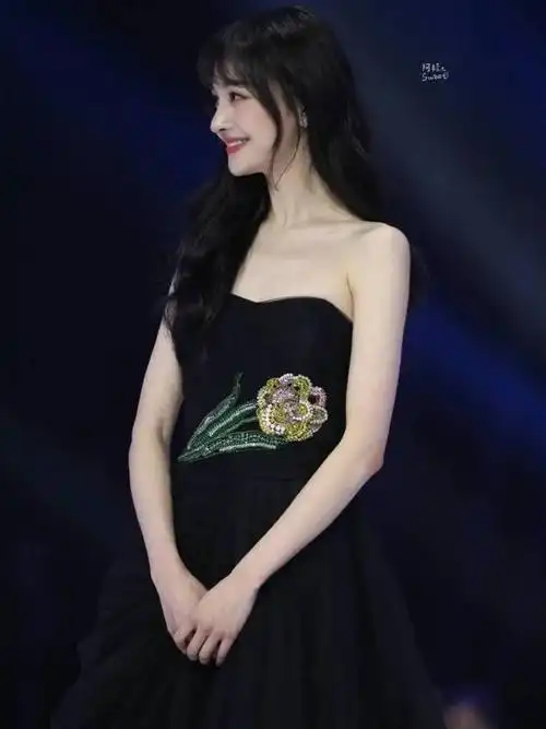 郑爽抹胸纱裙仙气十足 重回颜值巅峰秒变美艳女神