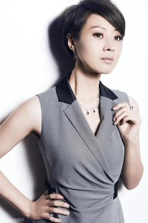 回顾5位被名字耽误的女星个个貌美如花却有很爷们的名字