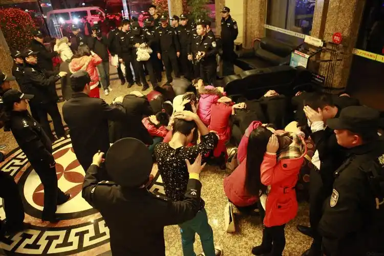 2014年2月10日,央视暗拍曝光了广东东莞一些被称作"城市名片"的四星级