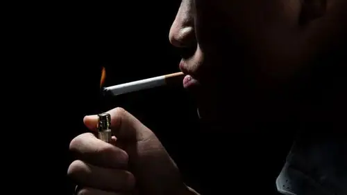 3亿烟民沉默今天起吸烟的危害又增加了