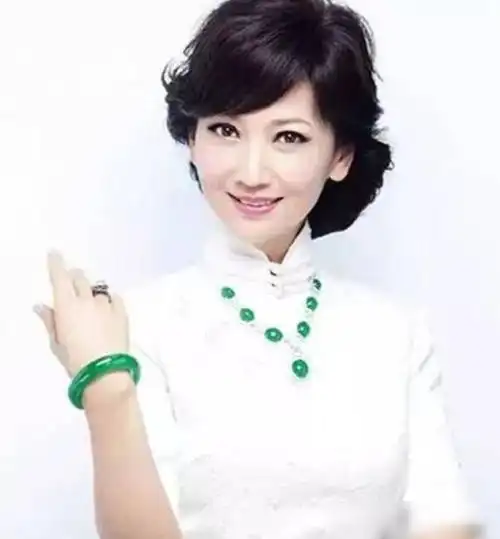 盘点那些女明星们钟爱的珍贵翡翠一个比一个贵看看颜值谁赢了