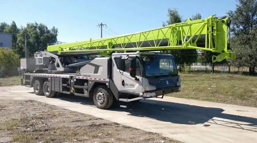 吊装大亨中联25吨级吊车狂出三款新品由aew系列28m车身真正的35当25卖