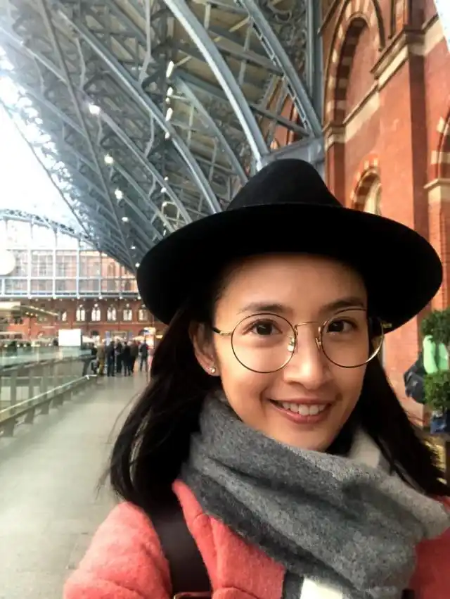 林依晨晒素颜美照推翻爆瘦传言,35岁的她冻龄似少女