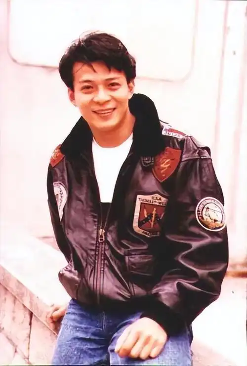 黄日华父亲重病一分不给为救妻子散尽家财痴情一生让人心酸