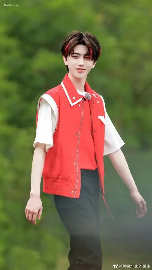 蔡徐坤新绰号西红柿##蔡徐坤代言燕京啤酒