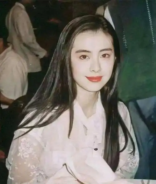 港风老照片曝光:90年代的复古穿搭太时髦,一个比一个美