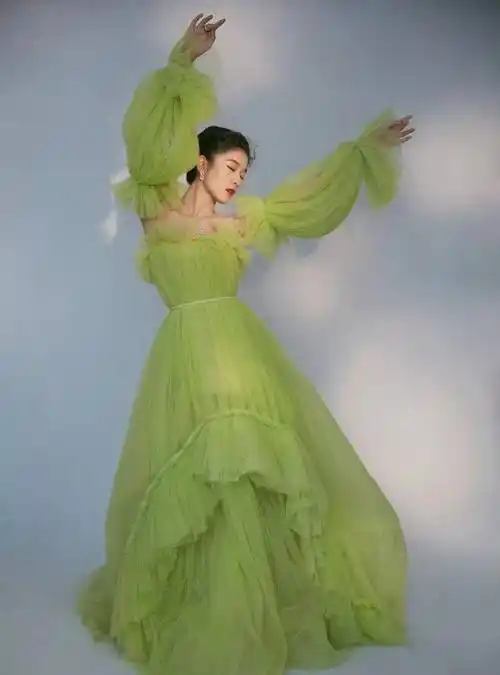 原创风尚大典集大半娱乐圈钟楚曦的臀娜扎的腰江疏影的腿真绝呀