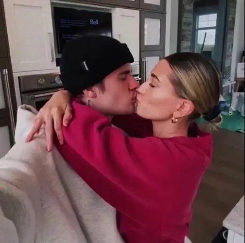 欧美情侣头像比伯和海莉照片好好看