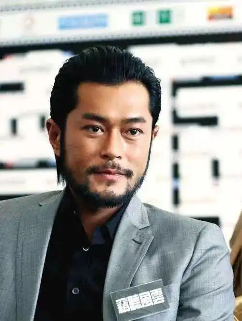 男人戴手串留啥样的胡子好看