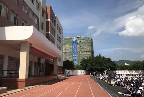 城东中学举行918防空应急疏散演练