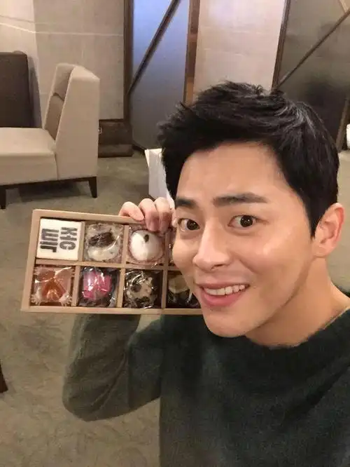 曹政奭意外出现让妻子gummy大呼:"我无法集中注意力"