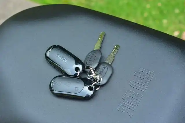 2499,遥控一键启动,60公里续航,雅迪欧逸电动车图赏