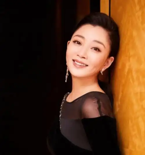 演员殷桃和文强的故事简介