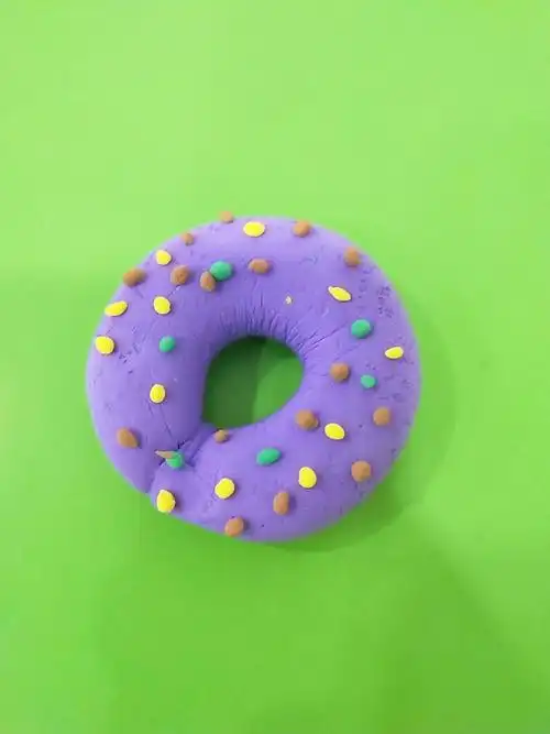 康语手工作品——橡皮泥系列:甜甜圈