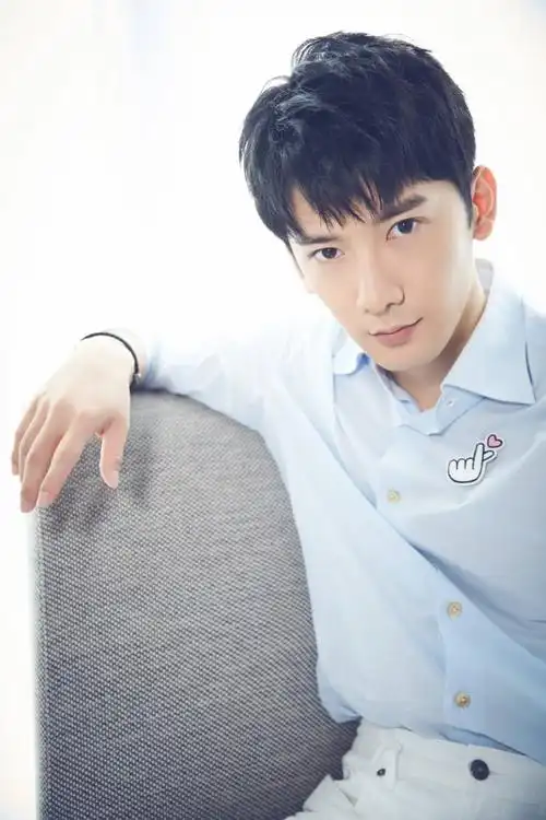 刘芮麟经纪公司经纪人怎么联系热点梁朝伟参演无名