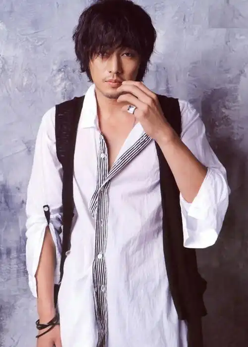 南韩四大公共财之一被私有化与小17岁电竞主播婚后依然甜蜜