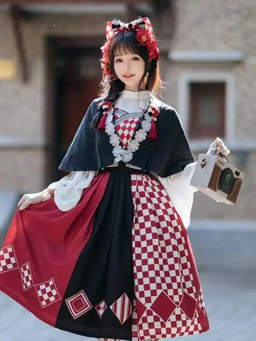 吊打"正常服装"的洛丽塔小裙子,凭什么让年轻女孩如此着迷?