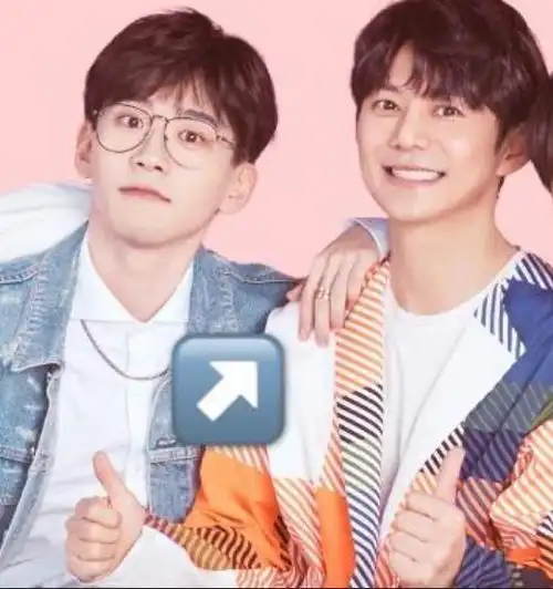 何炅费启鸣抚脸牵手同返酒店?费启鸣方辟谣遭质疑!