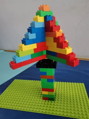 简单了解圣诞节课程主题:圣诞树课程阶段:探索家乐高学员:胡文昊