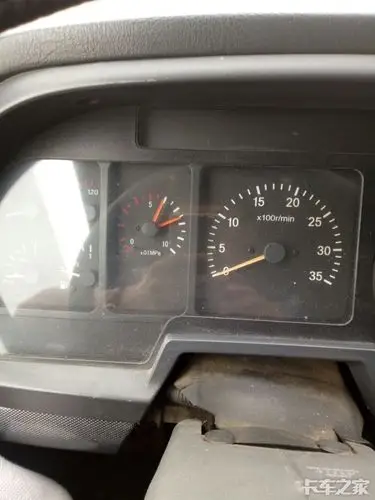 欧曼气压表显示不一致哪出问题了