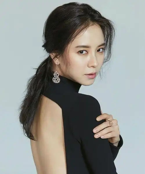 韩国十大80后美女明星金泰希卫冕榜一全智贤宋慧乔紧随其后