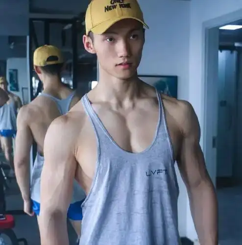 他是99年版"宁泽涛",从140斤长到190斤,身材与男模匹敌,爱了